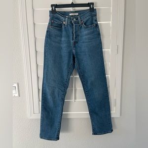Levi wedgie straight size 27
